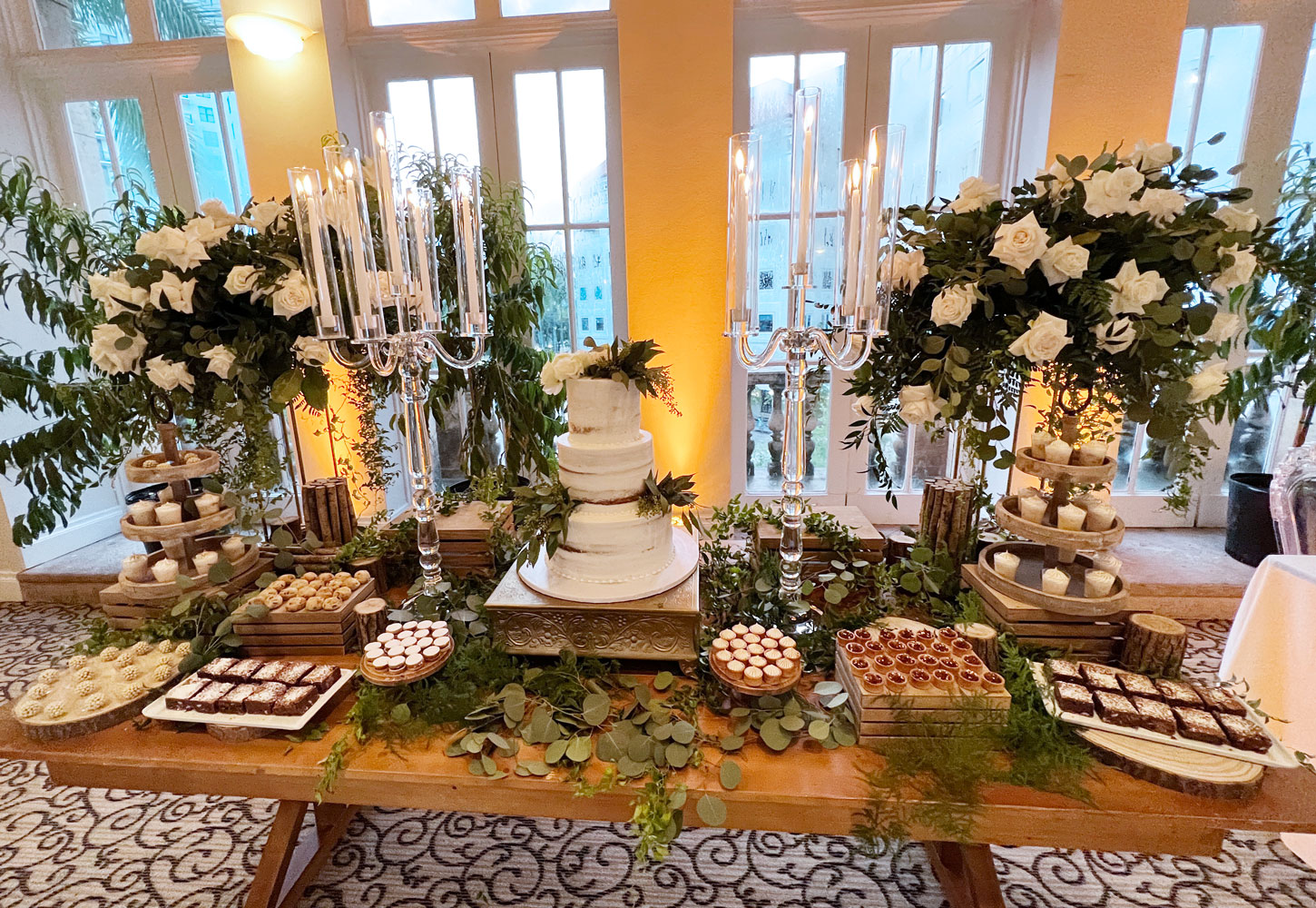 How to Choose Between Indoor and Outdoor Wedding Venues in Miami
